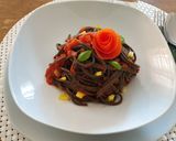 Pas rețetă Spaghete negre cu cerneală de sepie și sos de roșii picant 2 fotografie
