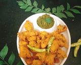 A picture of step 2 of Moong dal pakoda.