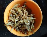 মধ্যাহ্নভোজনের থালি। (টমেটো দিয়ে মুসুরির ডাল, পোস্তর বড়া,মৌরালা মাছ ভাজা, দই চিকেন ও স্যালাড) রেসিপির ধাপ 1 ছবি