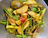 A picture of step 4 of Mahura(mixed vegetable curry).