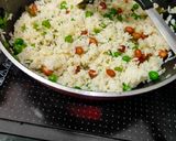 A picture of step 4 of Leftover rice matar poha.