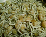 Foto del paso 2 de la receta: Gulas con langostinos al ajillo