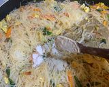 Foto langkah ke 9 dari resep Bihun Goreng Cabe Ijo.