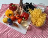 Foto del passaggio 1 della ricetta Tonnarelli su gazpacho di peperoni con cozze e gamberi