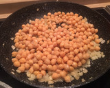 Foto del paso 1 de la receta: Garbanzos aromatizados en salsa de coco 🥥
