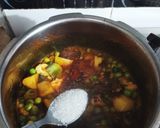 A picture of step 4 of Undhiyu.