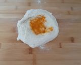 Foto del passaggio 3 della ricetta Rosette di pane con curcuma 🌹🍞