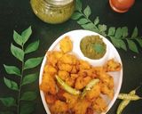 A picture of step 7 of Moong dal pakoda.