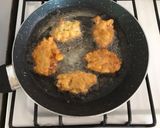 Foto langkah ke 11 dari resep Makanan AnakBakwan Jagung Isi Udang.