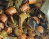 Foto del paso 5 de la receta: Shiitake y vienesas salteadas