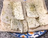 Foto del paso 1 de la receta: Pan italiano con queso de cabra y aceite de oliva