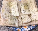 Foto del paso 1 de la receta: Pan italiano con queso de cabra y aceite de oliva