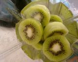 Foto del paso 2 de la receta: Agua de kiwi refrescante