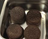 A picture of step 2 of Eggless: Oreo Chocolate Vanilla Ice Cream Cake.