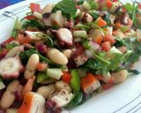 Foto del paso 5 de la receta Salpicón de pulpo con alubias y rúcula