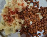 A picture of step 2 of Pani puri.