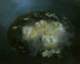 Foto langkah ke 8 dari resep Tahu isi Mihun krenyess.