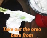 A picture of step 5 of 4 ingredients Oreo dessert.