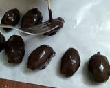 A picture of step 2 of Dates-Badam Chocolate.