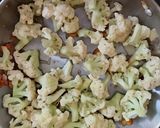 Foto langkah ke 3 dari resep Tumis Kembang Kol Saus Tiram.