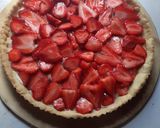 Foto del paso 6 de la receta: Tarta de frutillas sin manteca🍓
