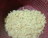 Foto langkah ke 1 dari resep Omelet Mie Telur.