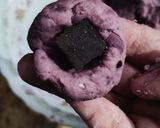 Foto langkah ke 2 dari resep Bola bola Ubi Ungu Isi Coklat.