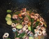 Foto langkah ke 3 dari resep Oseng cumi cabe hijau.