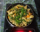 รูปขั้นตอนการทำที่ 7 ของ เกี๊ยวผัดไข่และเห็ด