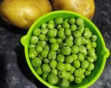 A picture of step 1 of Green peas potato sabji.