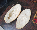 Foto del paso 1 de la receta: Bocadillo de tortilla de papas, calabacín, cebolla y chistorra