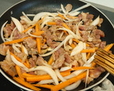 Foto del paso 7 de la receta: Tallarines de calabacín con magro