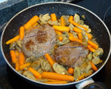 Foto del paso 5 de la receta: Carrilleras con verduras al vino blanco