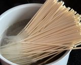 Hình bước làm 1 của món Mì Udon Khô Xào Tôm, Đậu Que & Cà Rốt