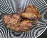 Foto langkah ke 2 dari resep 14. Mangut Iwak Pe (Ikan Pari Asap Santan).