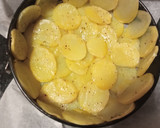 Foto del paso 2 de la receta: Tarta artesana de tortilla de patatas con lomo y queso