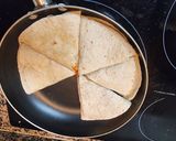 Foto del paso 3 de la receta: Tortitas rellenas de restos 🌮