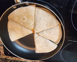 Foto del paso 3 de la receta: Tortitas rellenas de restos 🌮