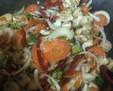 Foto del paso 3 de la receta: Pollo salteado con verduras