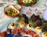Foto del paso 3 de la receta: Vol-au-vents de ensaladilla rusa y de queso crema, con huevo hilado casero