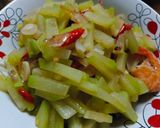 Foto langkah ke 1 dari resep Tumis labu siam udang praktis.
