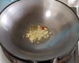 รูปขั้นตอนการทำที่ 2 ของ ไข่กั้งผัดพริกกระเทียม (เผ็ดน้อย)