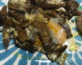 Foto del paso 7 de la receta: Huevo roto con rovellons, (níscalos) ajo, jengibreHierbas de Provenza y sal rosa