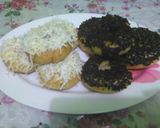Foto langkah ke 7 dari resep Donat eggless ada white ringnya 😘.