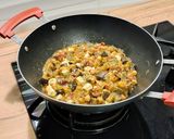 Foto del paso 5 de la receta Wok de berenjena con garbanzos, tomate seco y queso feta