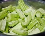 รูปขั้นตอนการทำที่ 4 ของ ต้มจืดมะระหมูสับทรงเครื่อง