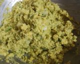 A picture of step 3 of Moong dal pakoda.