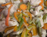 Foto del paso 6 de la receta: Pollo con verduras al vino blanco