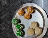तिरंगा नारियल लड्डु (Tiranga nariyal ladoo recipe in Hindi) रेसिपी चरण 3 फोटो