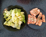 Foto del paso 3 de la receta: Escalopines de salmón a la plancha con ajo y perejil / Receta 200